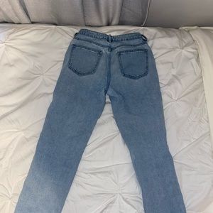 Pacsun Mom jeans, size 25, tried on and doesn’t fit. Goes to ankles if 5’